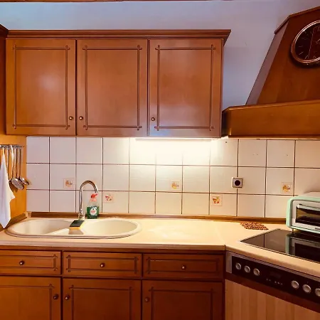 Nadia's House Пефкари